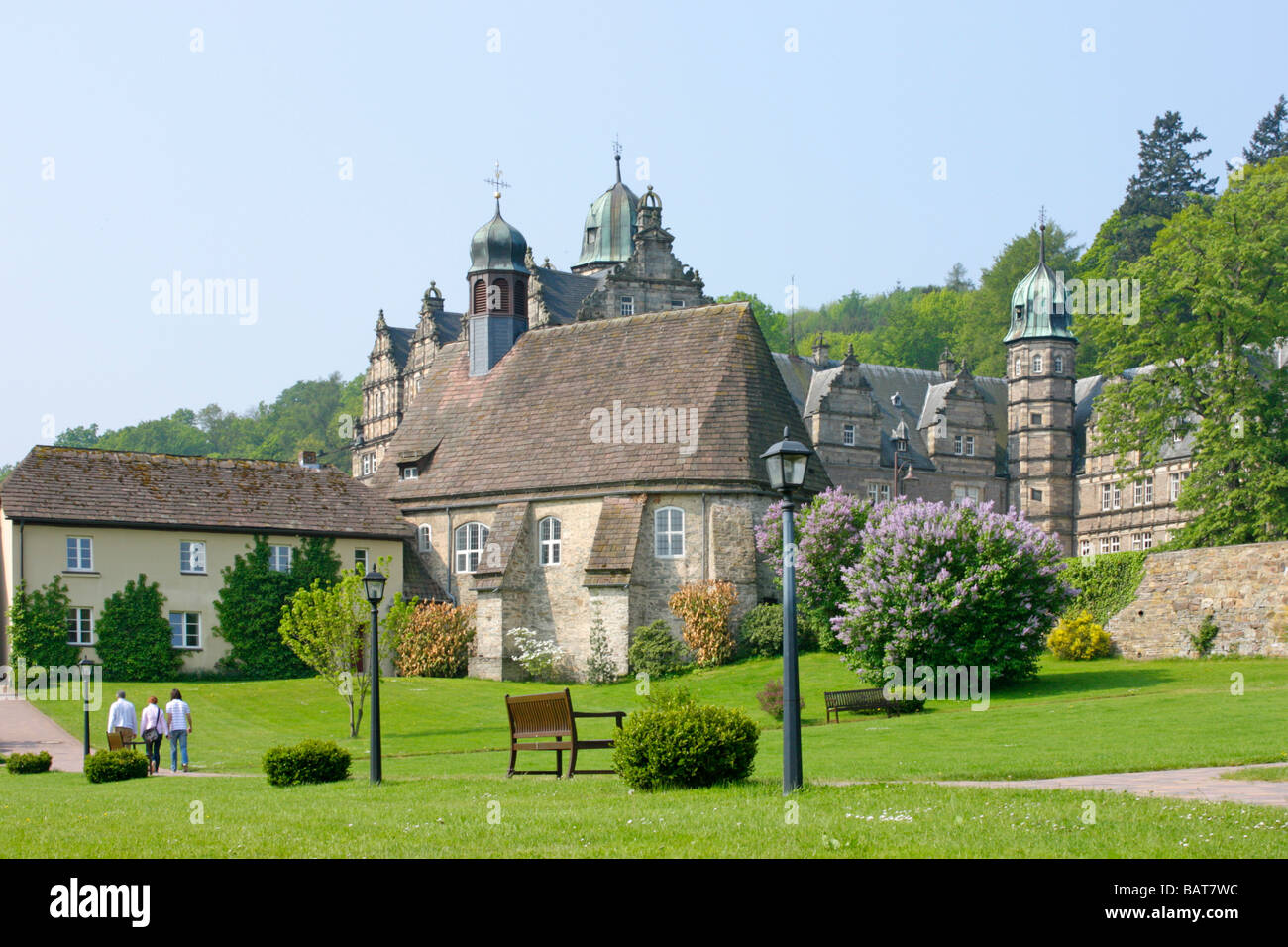 Haemelschenburg castello e cappella nei pressi di Hamelin nelle colline del Weser in Germania Foto Stock