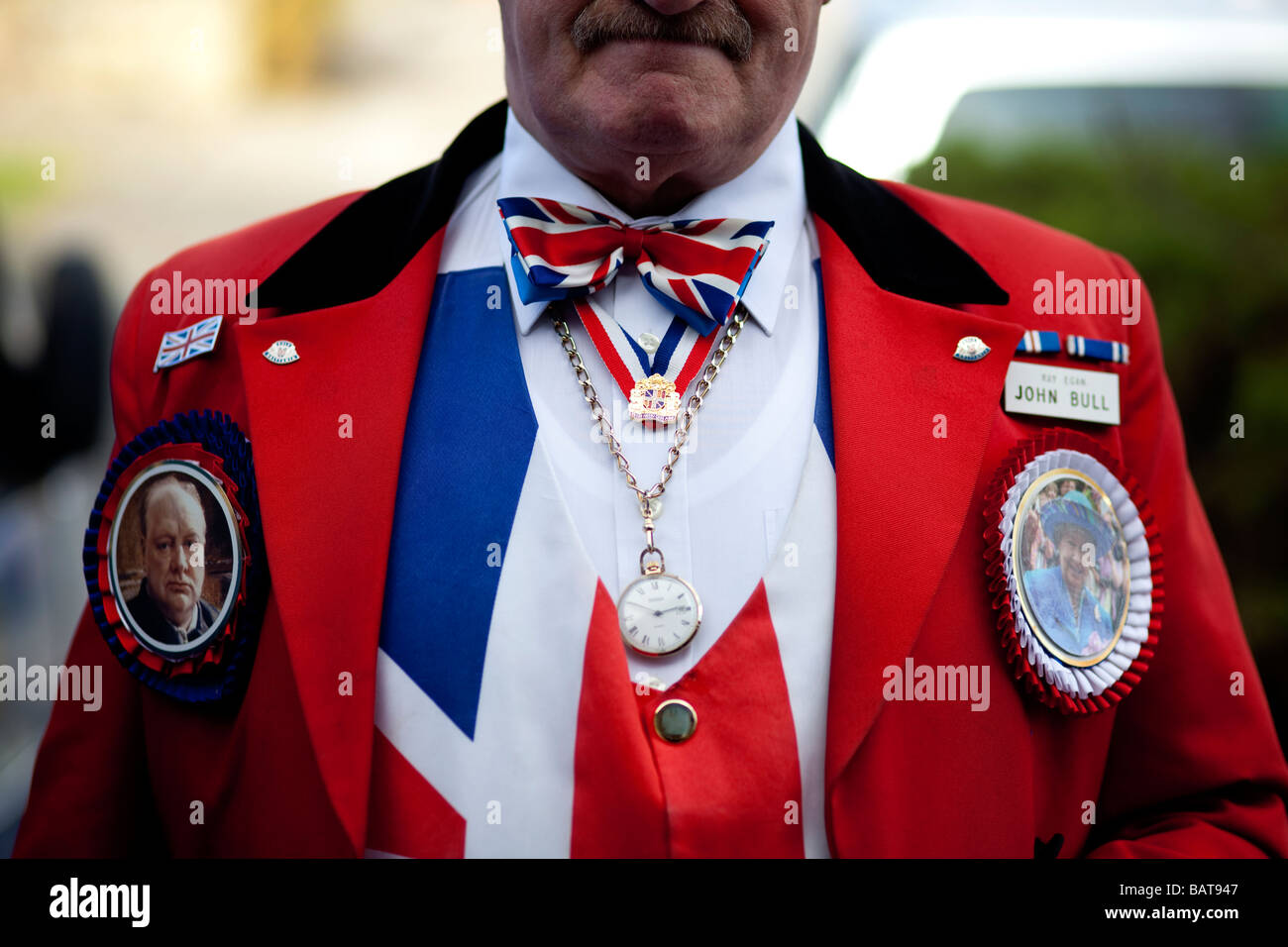 Il tradizionale simbolo di patriottismo inglese John Bull vero nome Ray Eagan nella sua casa a Birmingham REGNO UNITO Foto Stock