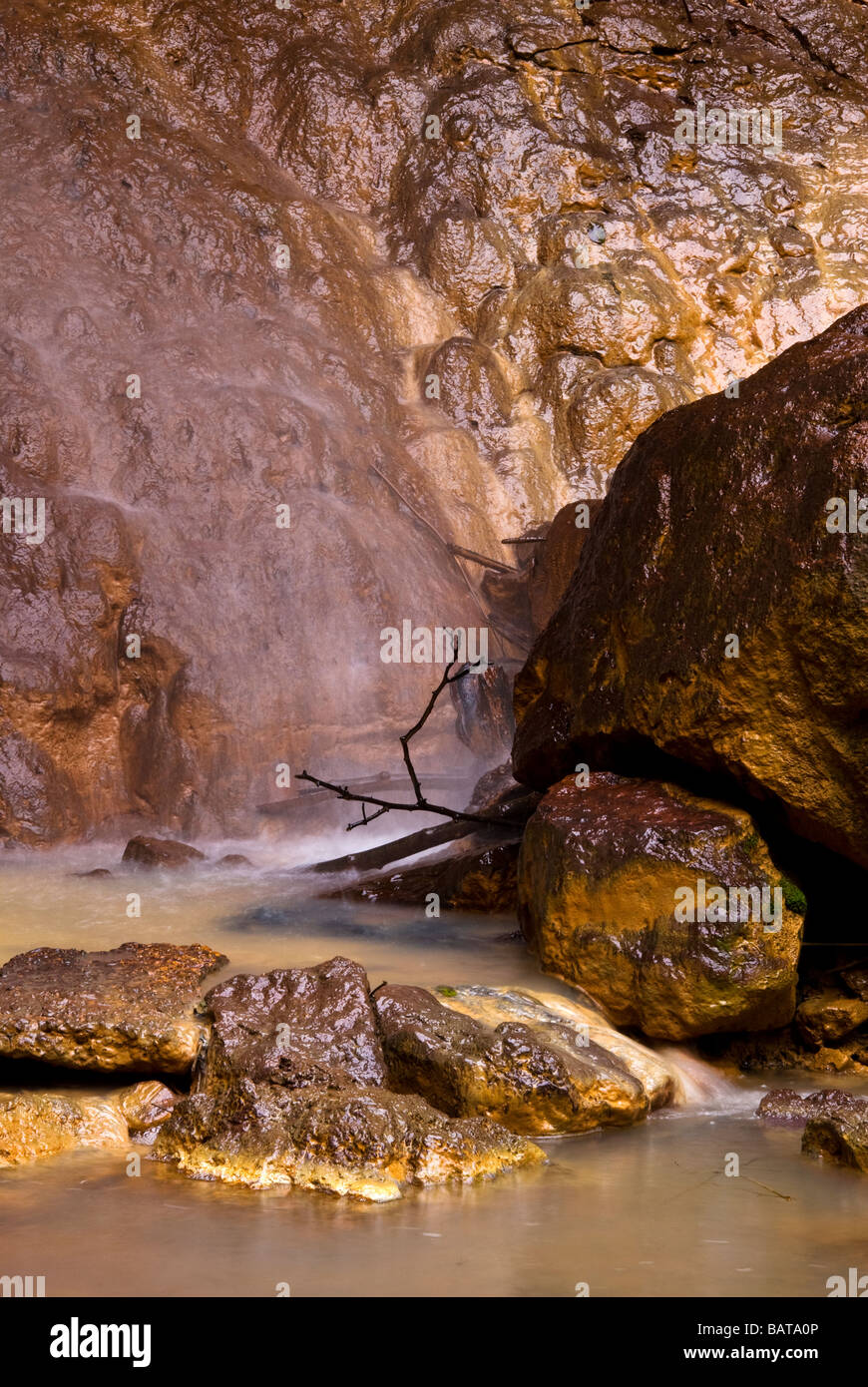 Cascata di zolfo a Canale Monterano in Italia Foto Stock