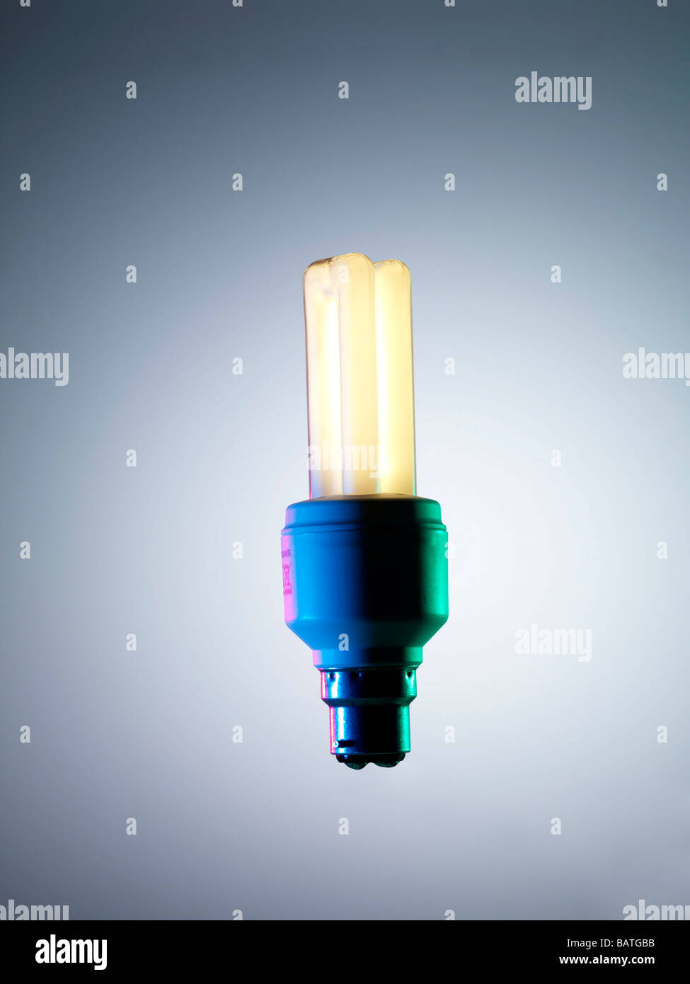 Lampadina a risparmio energetico, acceso. Foto Stock