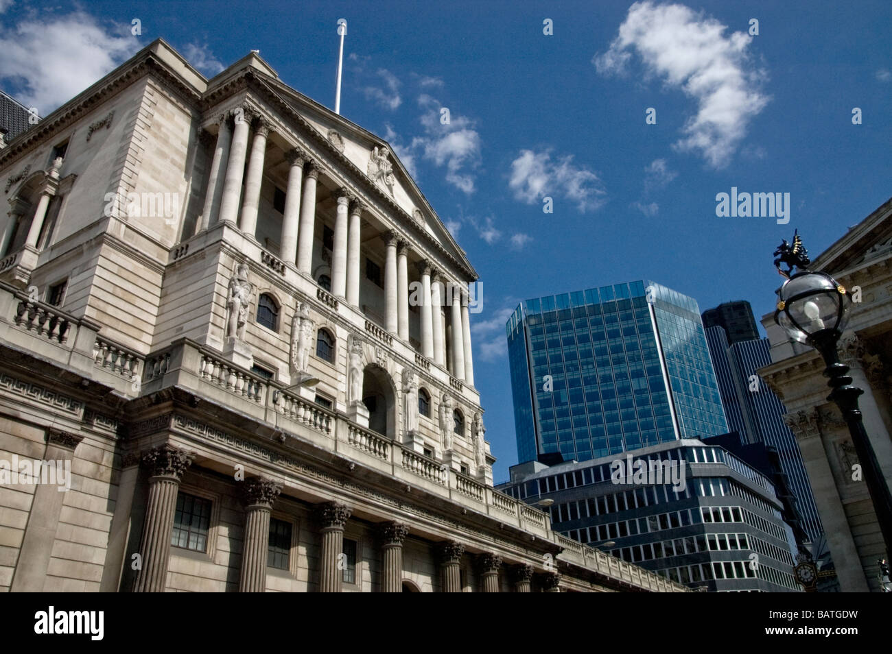 La Banca di Inghilterra con l'edificio dello Stock Exchange. Foto Stock