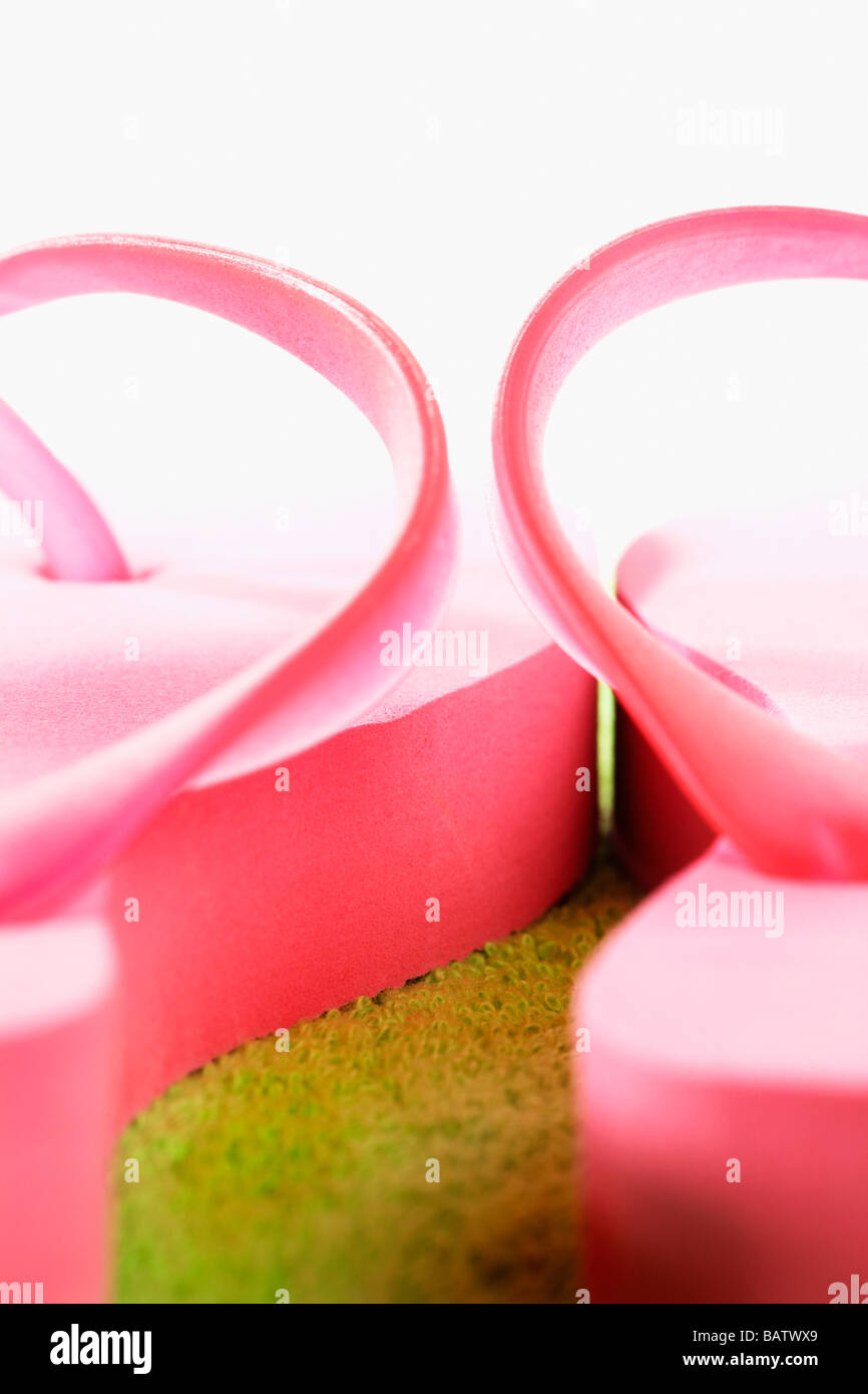 Coppia di flip-flop di rosa, close-up Foto Stock