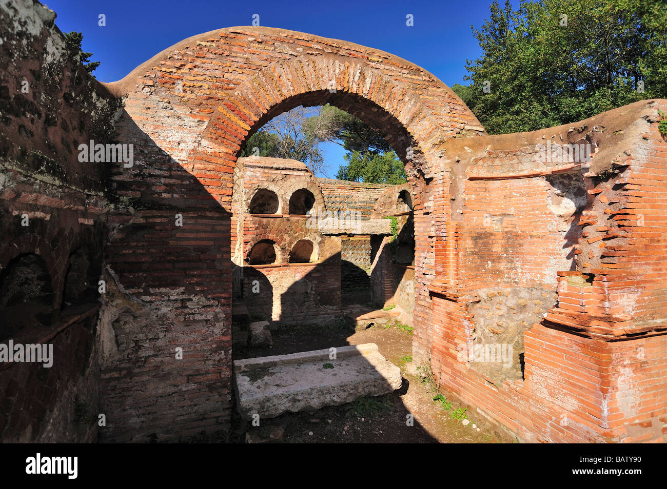 Via delle Tombe di Ostia Antica, Provincia di Roma, lazio, Italy Foto Stock