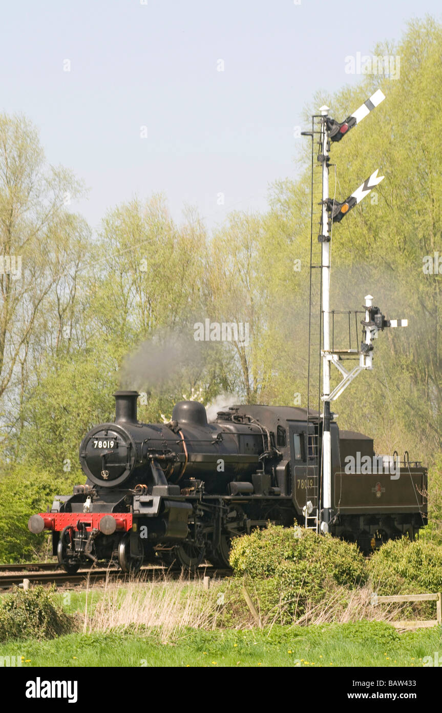 Locomotiva a vapore di treno sulla Grande Stazione Centrale Ferroviaria avvicinando Quorn & Woodhouse stazione ferroviaria, Leicestershire Foto Stock