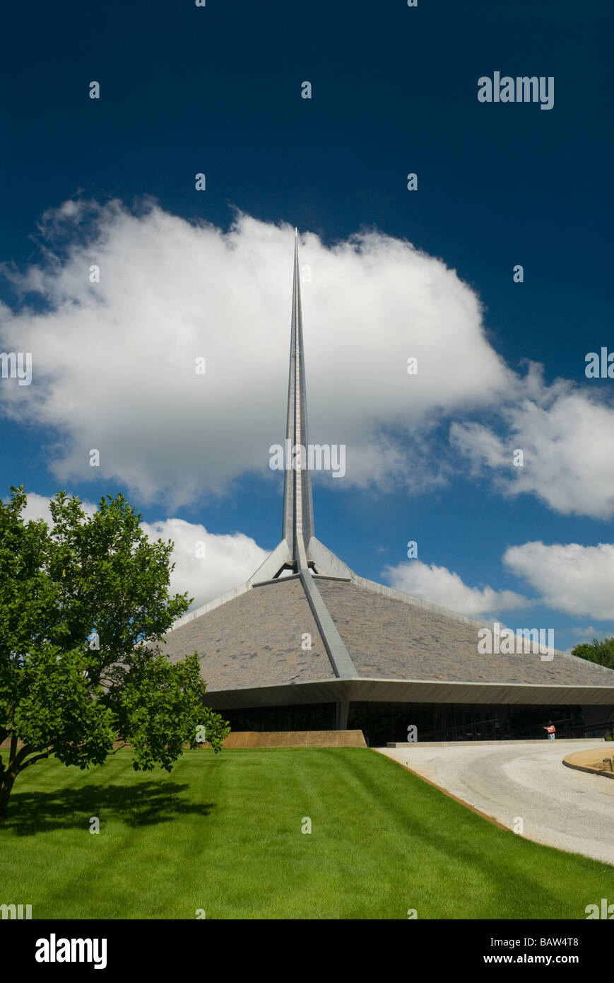 Nord Chiesa Cristiana (discepoli di Cristo). Columbus, Indiana. Architetto Eero Saarinen dedicato nel 1964. Foto Stock
