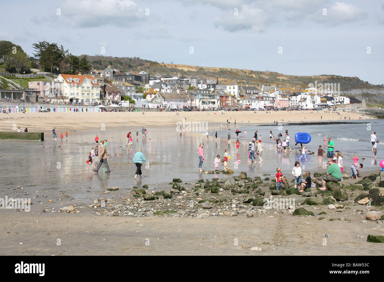 La spiaggia di fronte a Lyme Regis, DORSET REGNO UNITO Foto Stock