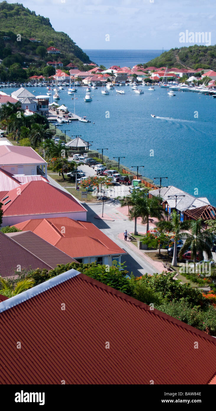 Red tin roof edifici circondano Gustavia port st Barts Foto Stock