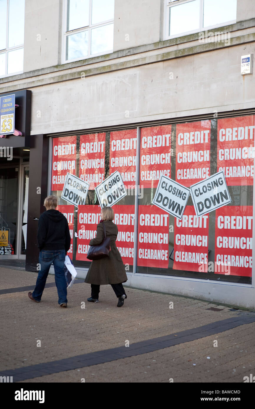 Vetrine negozi chiusi a causa di credito crunch recessione gran bretagna UK recessione economia Foto Stock