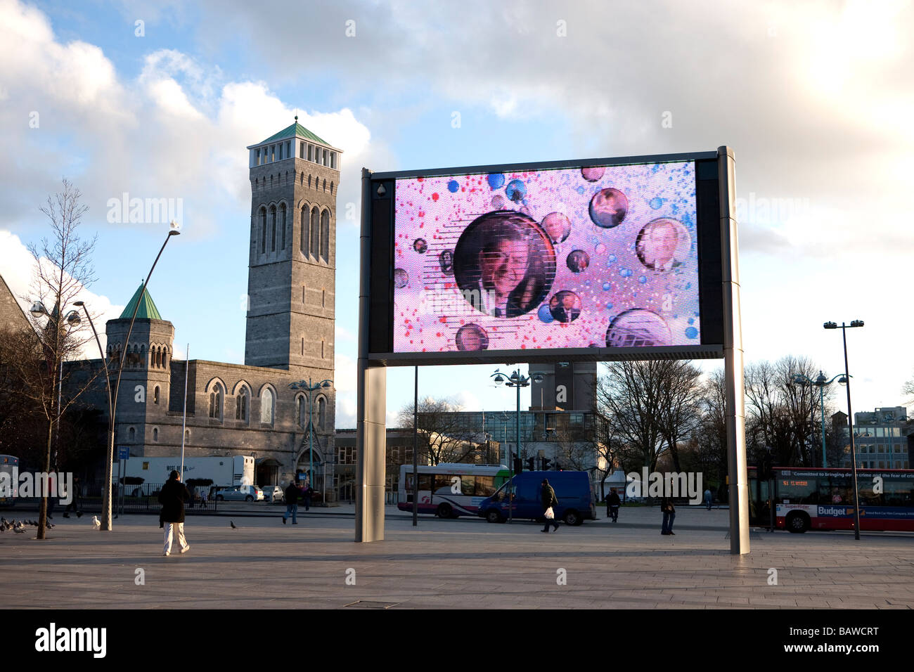 Un grande schermo TV Plymouth city centre Barack Obama, Devon, Inghilterra, Regno Unito Foto Stock