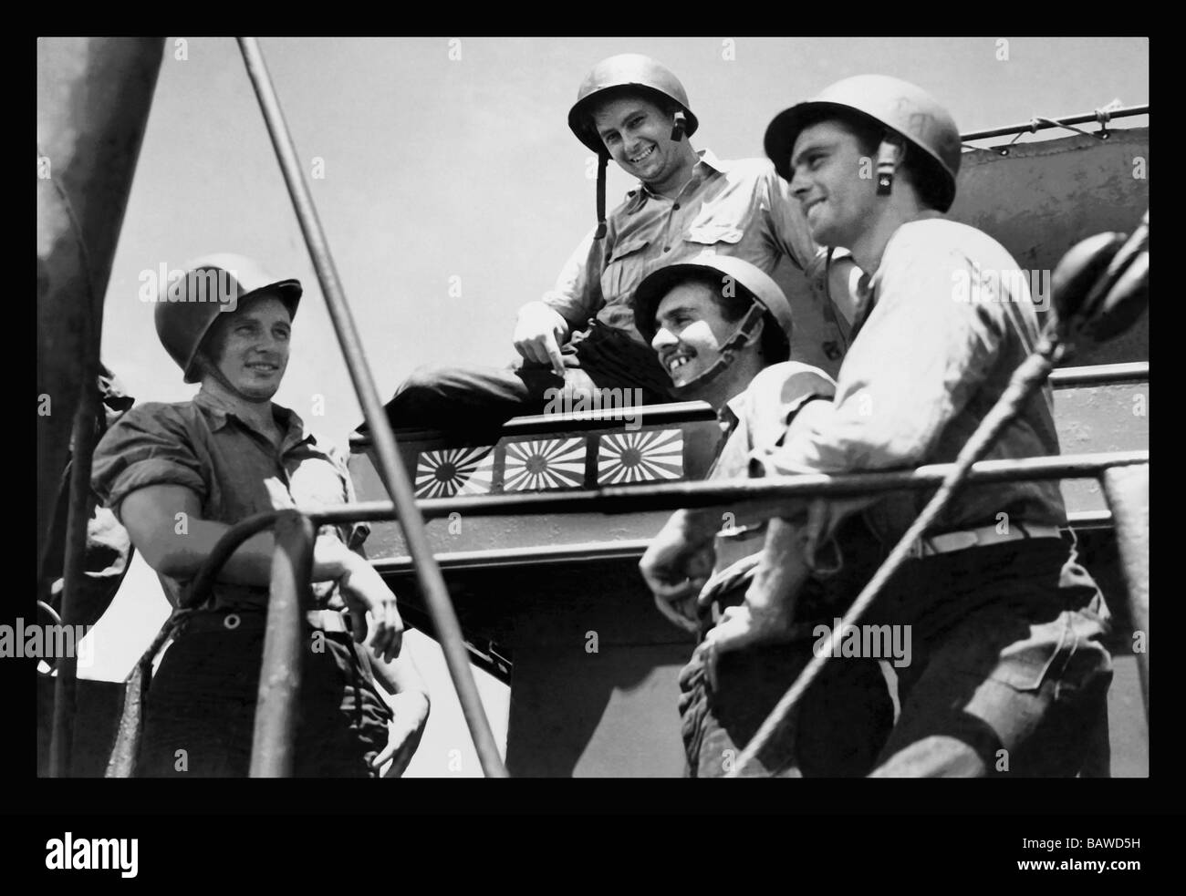 La guardia costiera sacchetti LST tre aerei giapponesi Foto Stock