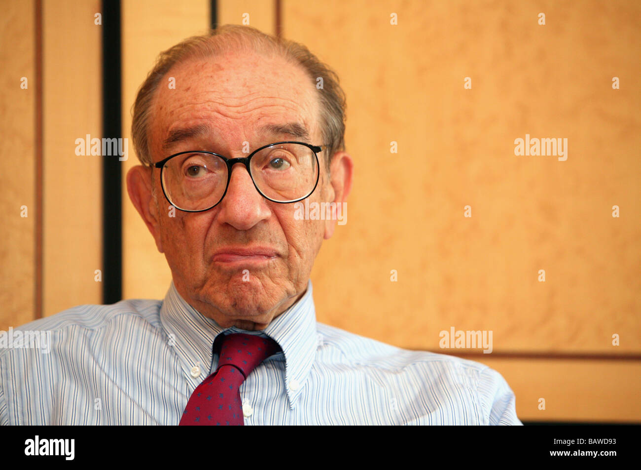 Alan Greenspan nel suo ufficio a Washigton DC Foto Stock