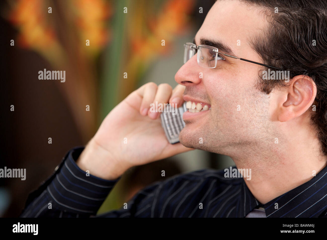 Uomo d affari al telefono Foto Stock