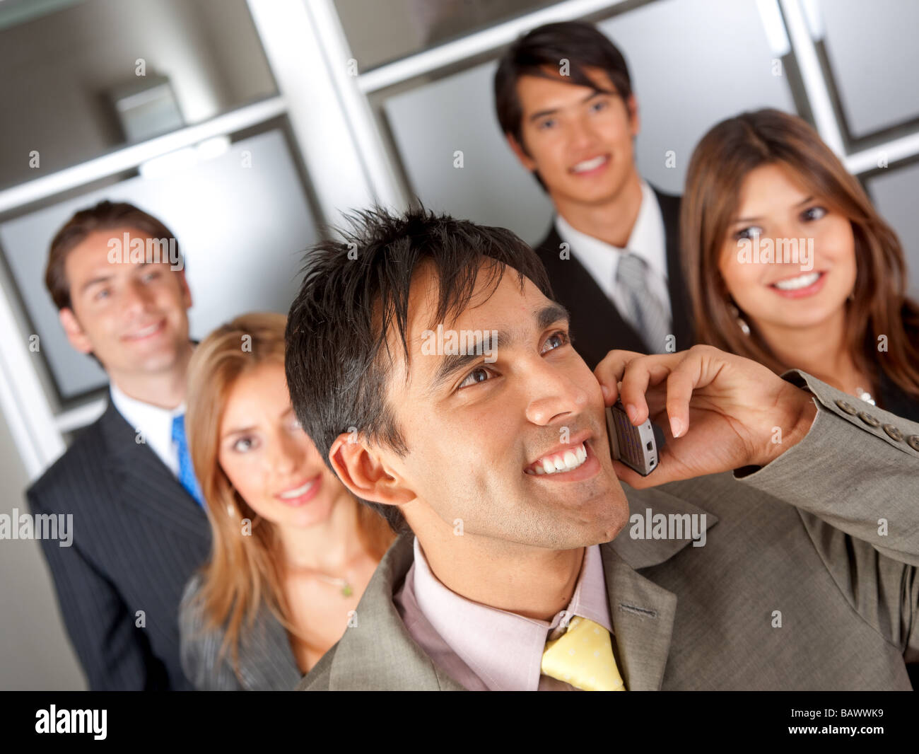 Uomo d affari al telefono Foto Stock