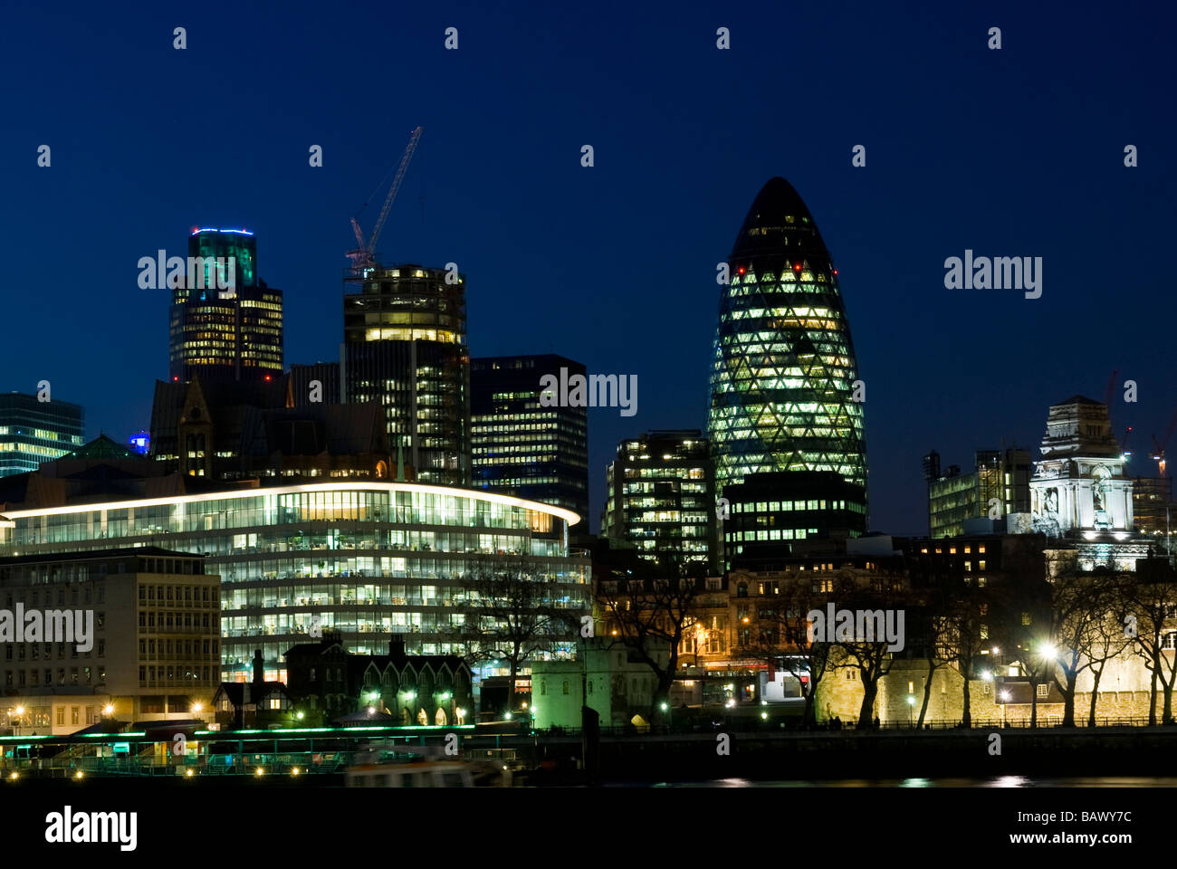 Il Tamigi e lo skyline di Londra Foto Stock