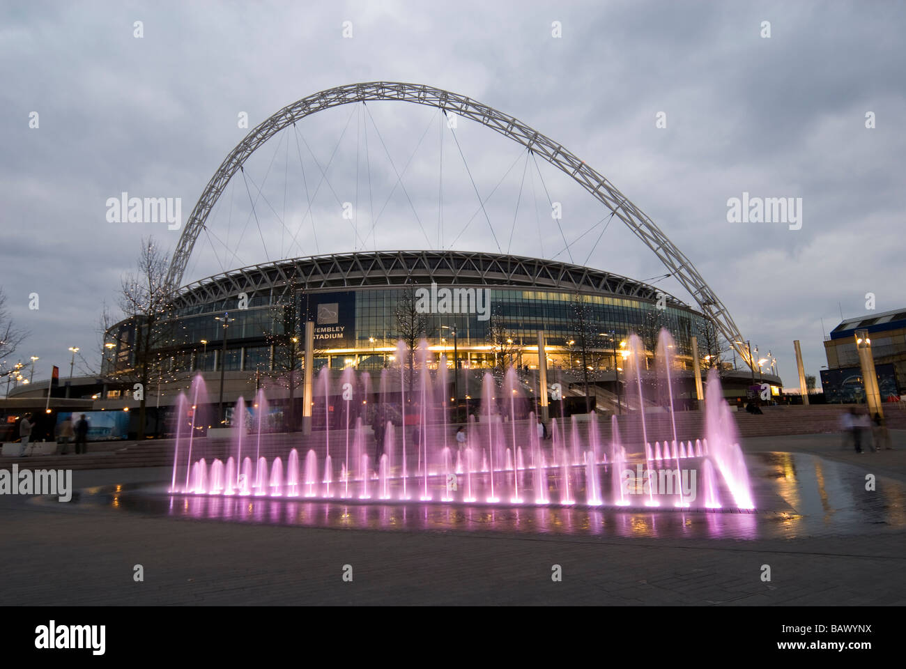 Inghilterra, Londra, Brent, Wembley stadium crepuscolo Foto Stock