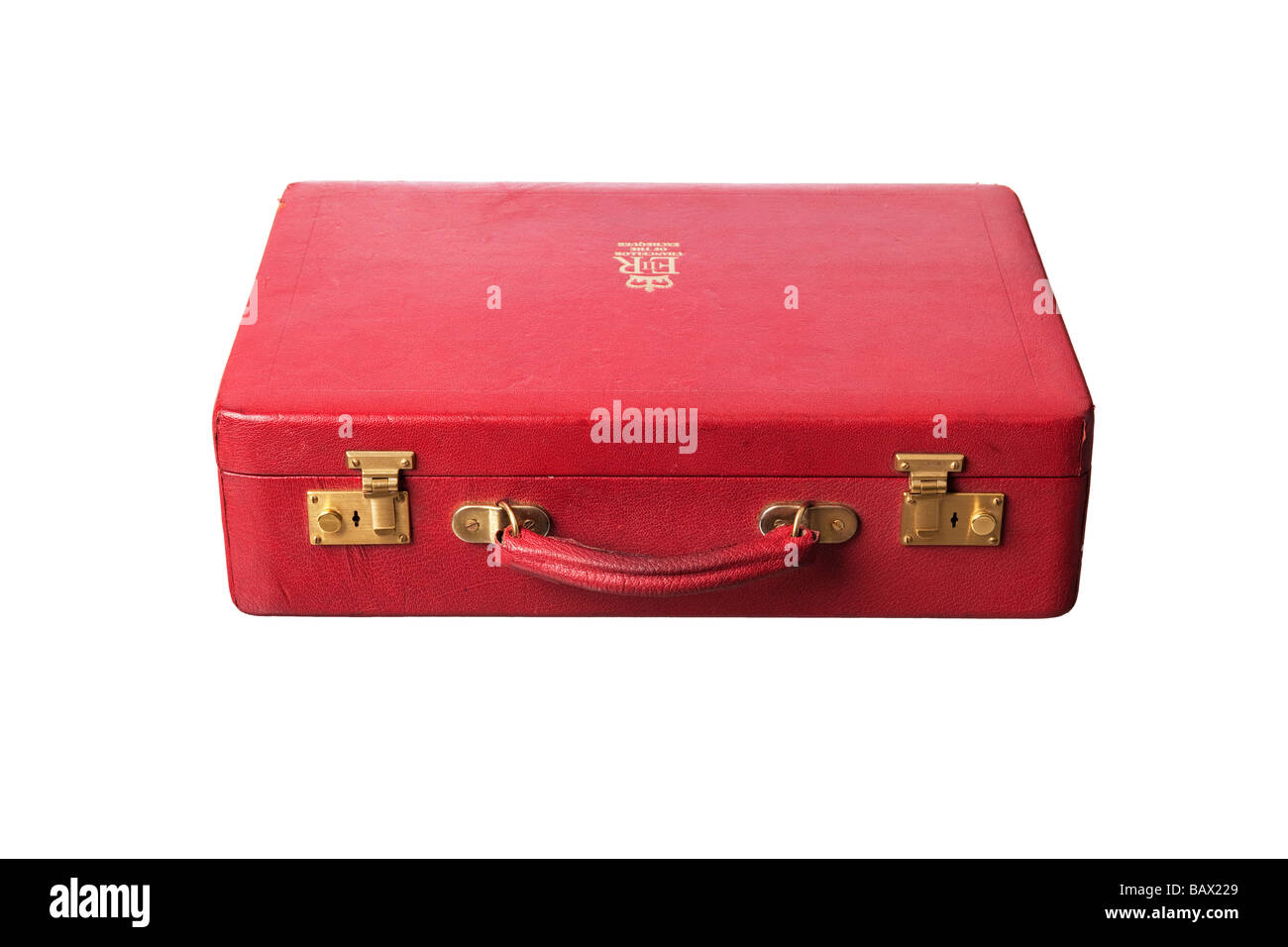 Storica scatola del bilancio del governo del Regno Unito in pelle rossa con il monogramma reale EIIR in oro per il Cancelliere del Tesoro su sfondo bianco Foto Stock