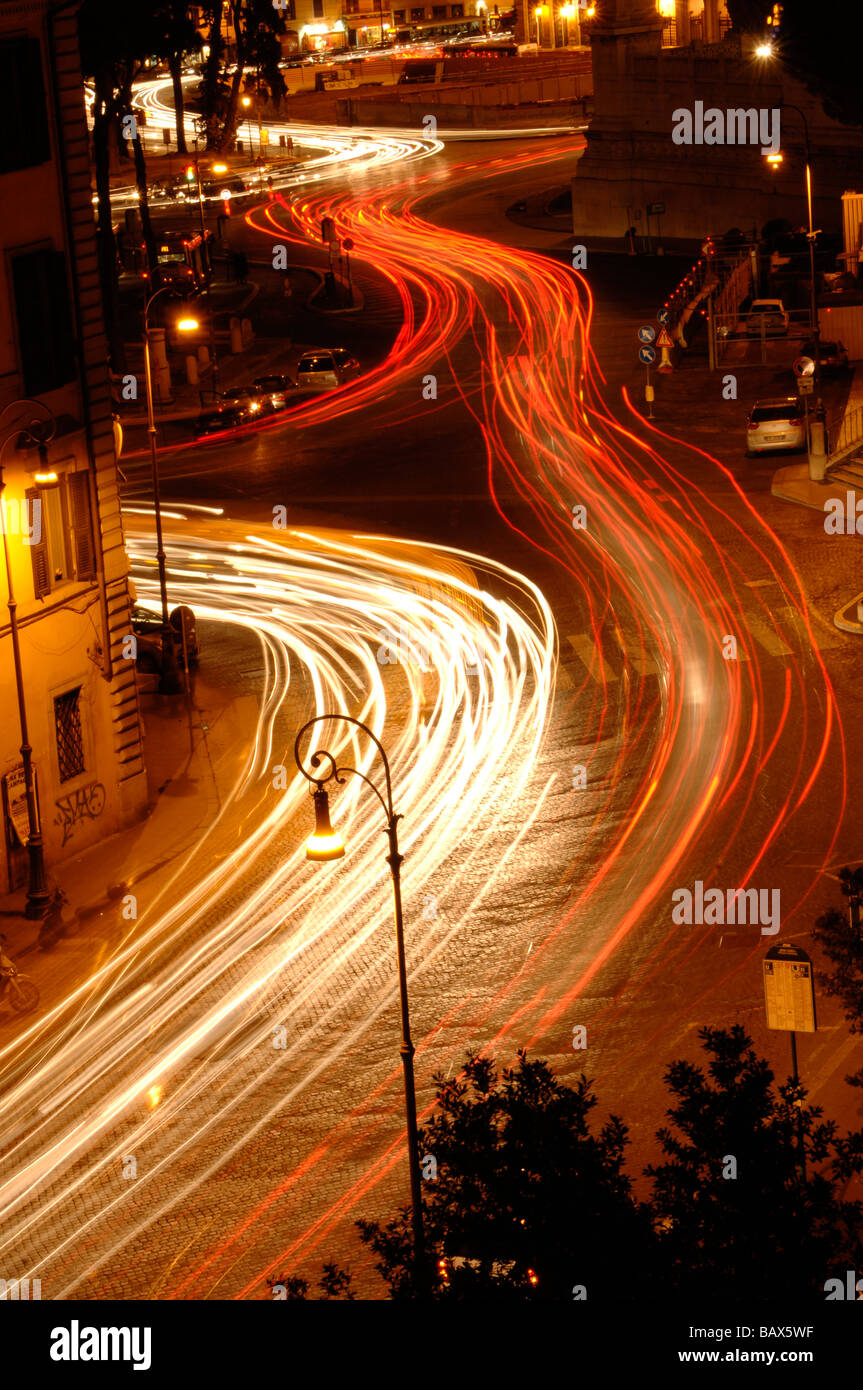 Flussi di luce in Piazza Venezia Roma Italia Foto Stock