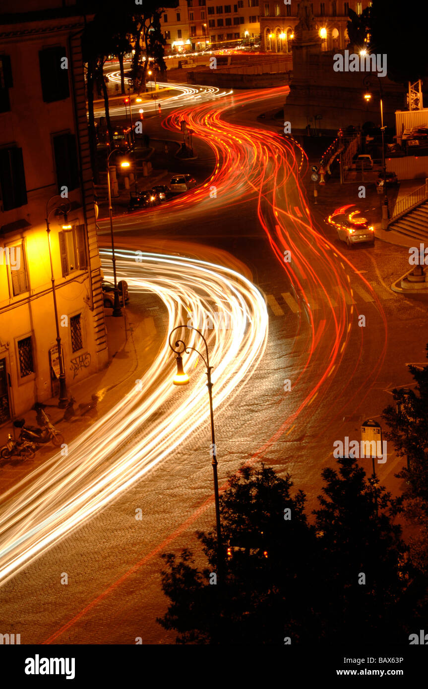 Flussi di luce in Piazza Venezia Roma Italia Foto Stock