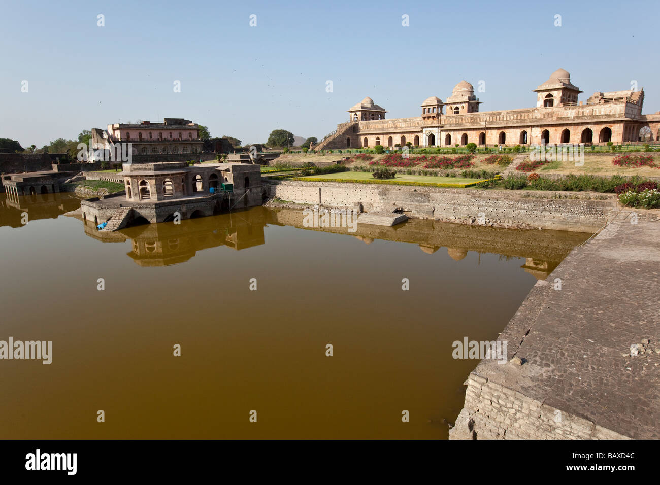 A jahats Mahal o nave Palace Mandu in India Foto Stock