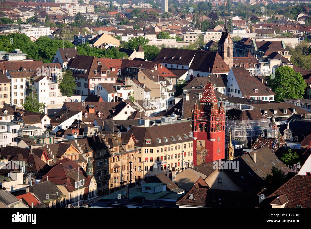 Vista della città di Basilea con il Municipio di Basilea, in Svizzera Foto Stock