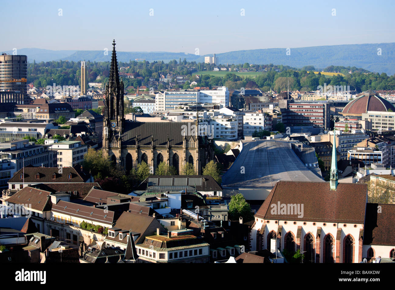 Vista della città di Basilea con la chiesa, Katharinenkirche, Basilea, Svizzera Foto Stock