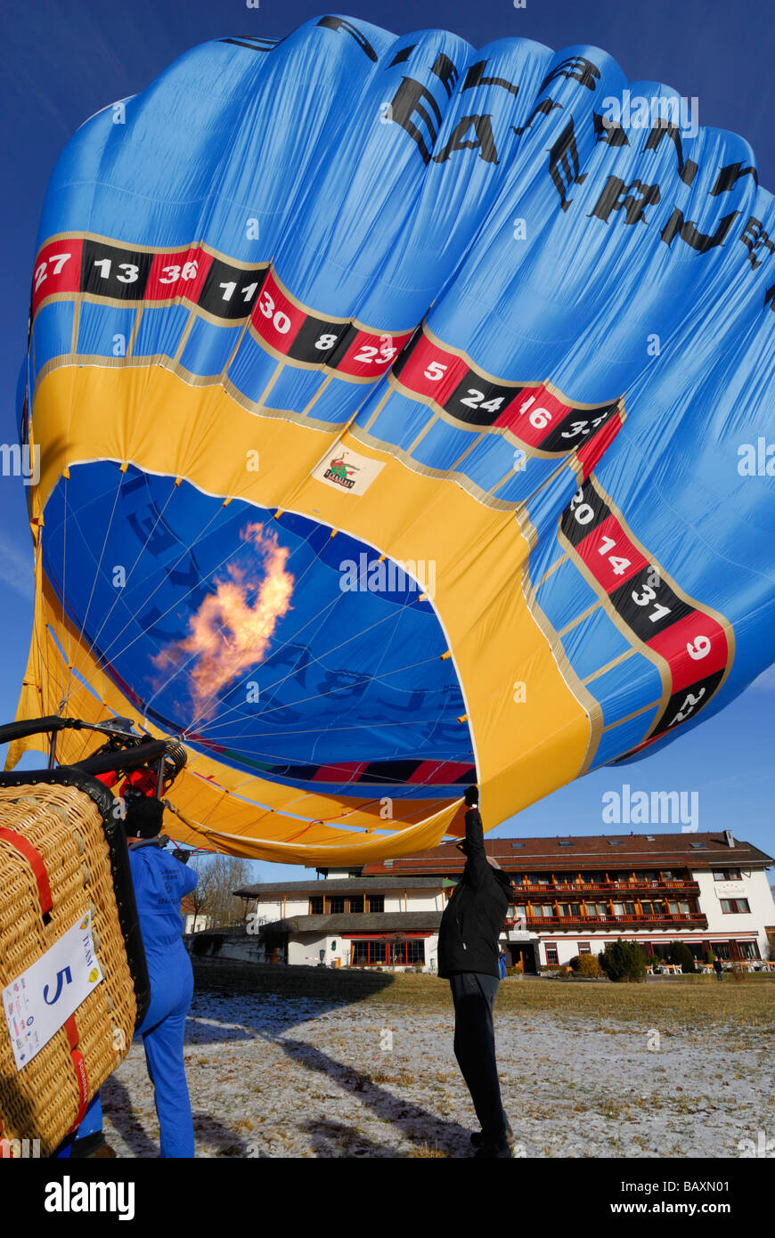 Il decollo di palloncino, il riscaldamento della mongolfiera, Montgolfiade in Bad Wiessee sul lago Tegernsee, Alta Baviera, Baviera, germe Foto Stock