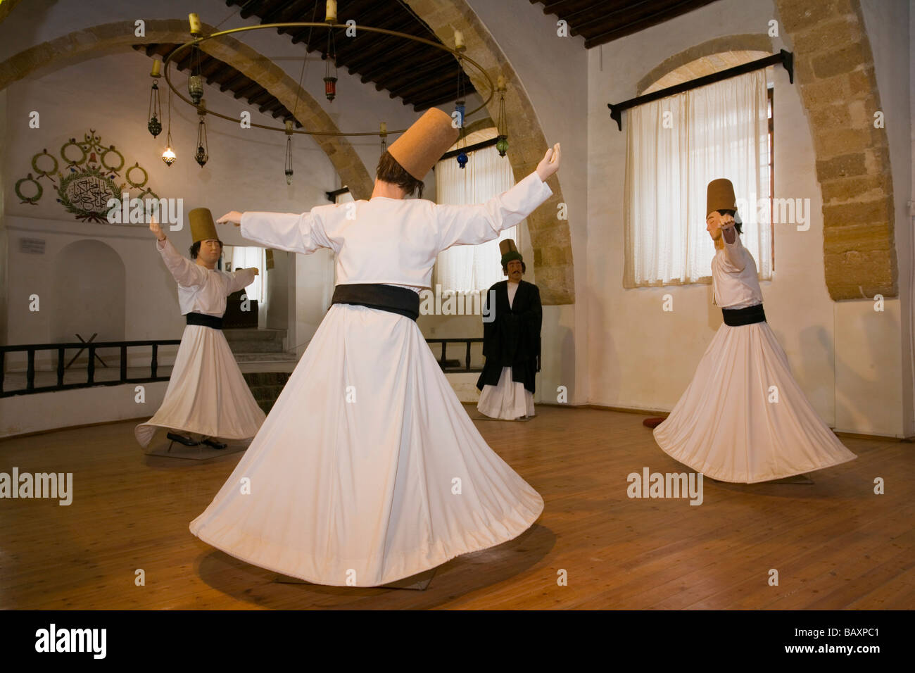 Mevlevi Tekke, ex monastero dervish, figure dei dervisci danzanti, dervisci rotanti, museo, Lefkosia, Nicosia, Cipro Foto Stock