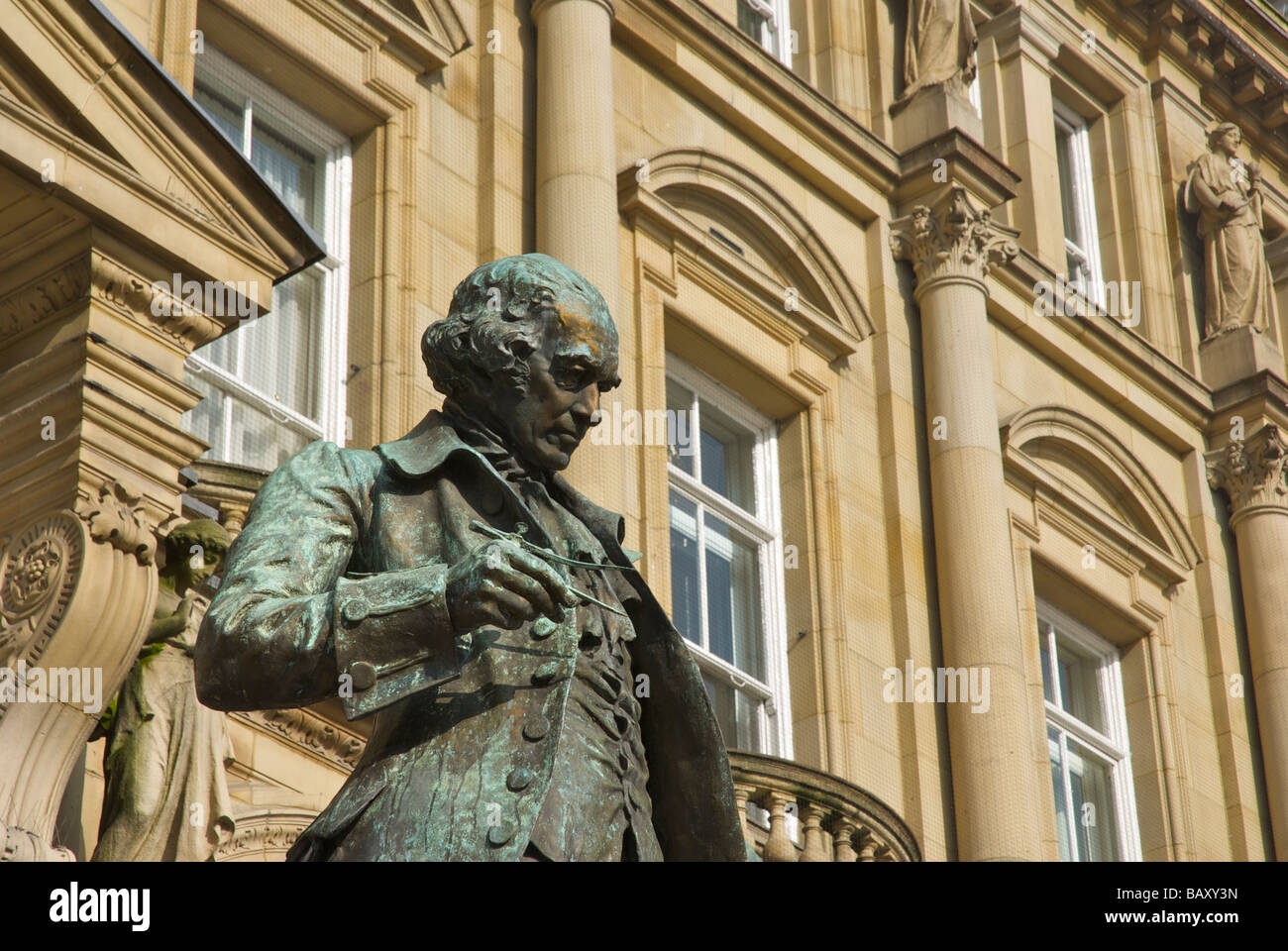 Statua di James Watt in City Square, Leeds, West Yorkshire, Inghilterra, Regno Unito Foto Stock