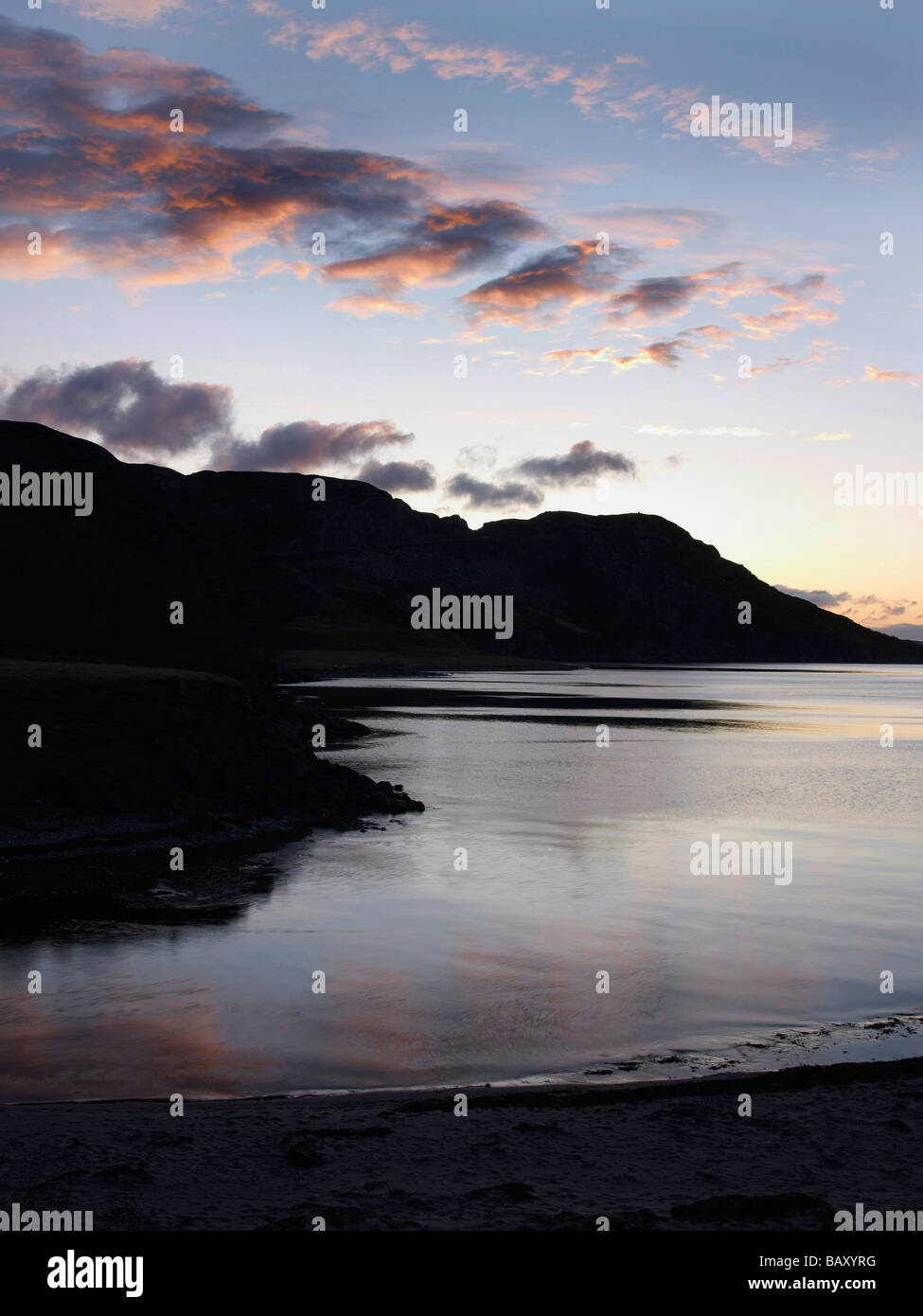 Tramonto sulla baia di Gruinard, dalla spiaggia Gruinard, Wester Ross, North West Highland scozzesi sulla costa nord 500 route Foto Stock
