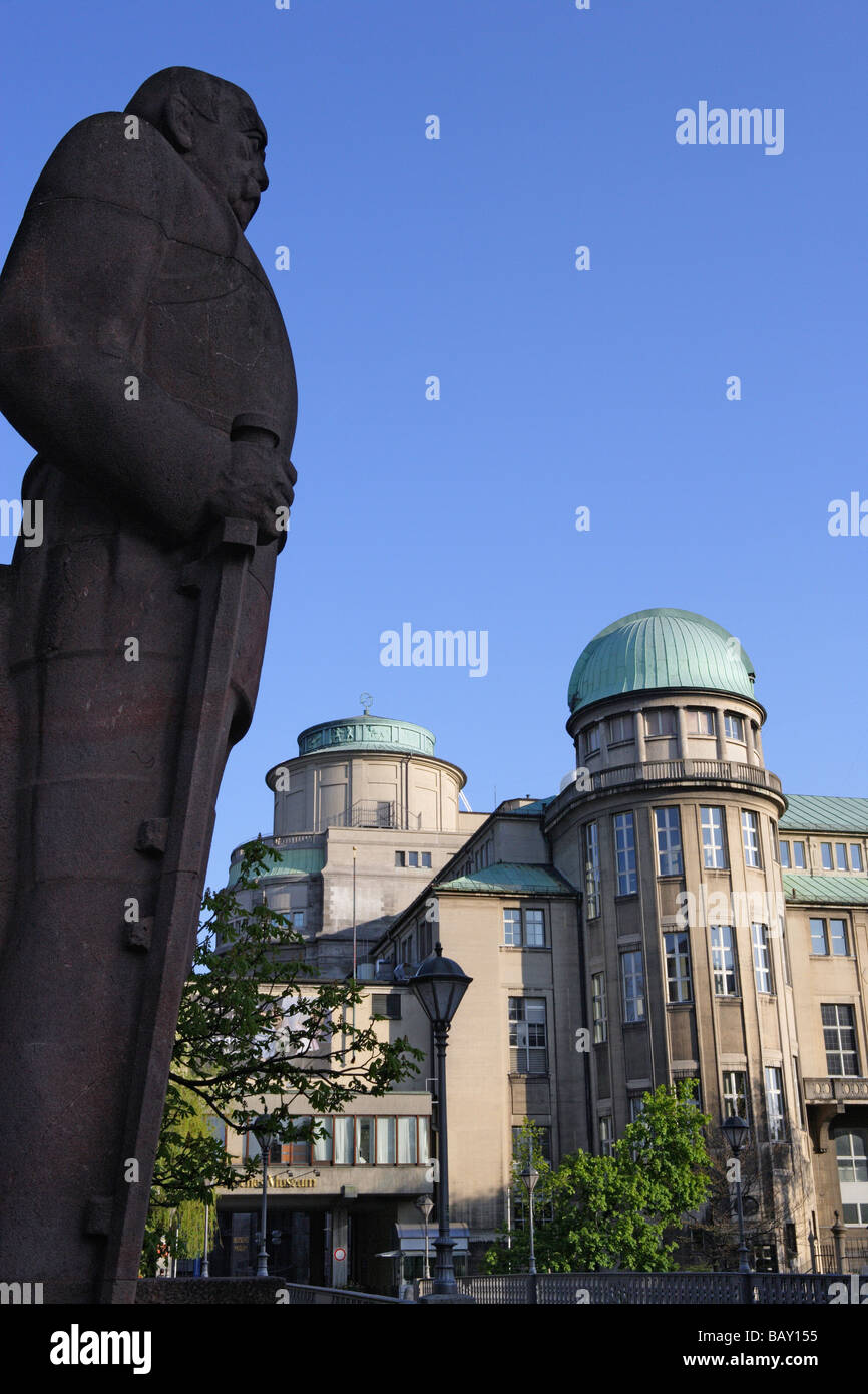 Statua di Bismarck davanti al Deutsches Museum di Monaco di Baviera, Germania Foto Stock