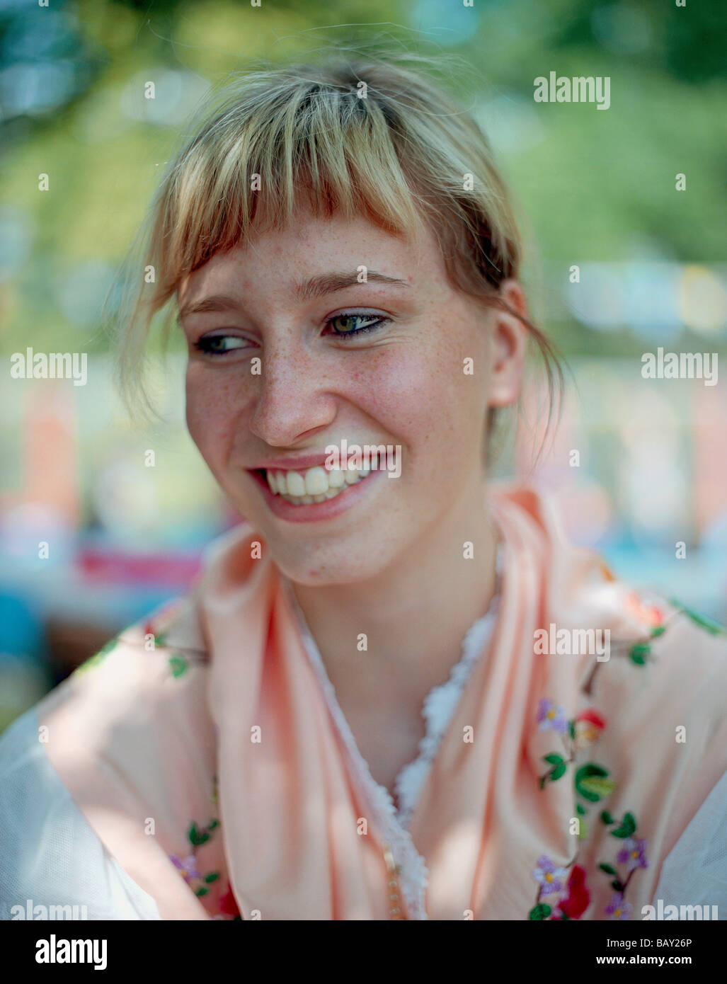 Franziska Trautmann, membro di wendish costumi tradizionali Raddusch associazione a Spreewald festival di Luebbenau, Spreewald, Foto Stock