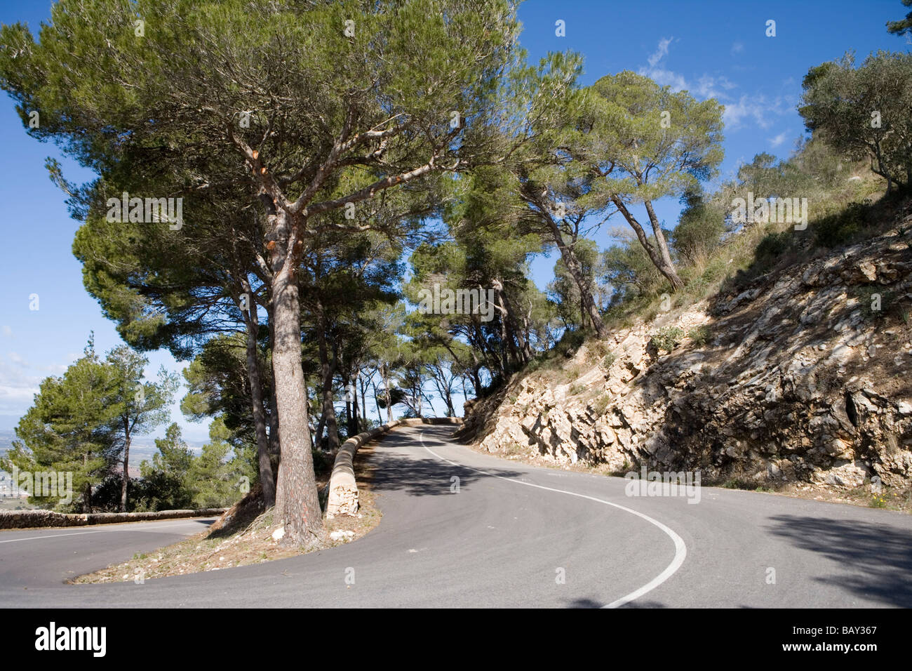 Strada a serpentina per Castell de Santueri, vicino a Felanitx, Maiorca, isole Baleari, Spagna Foto Stock