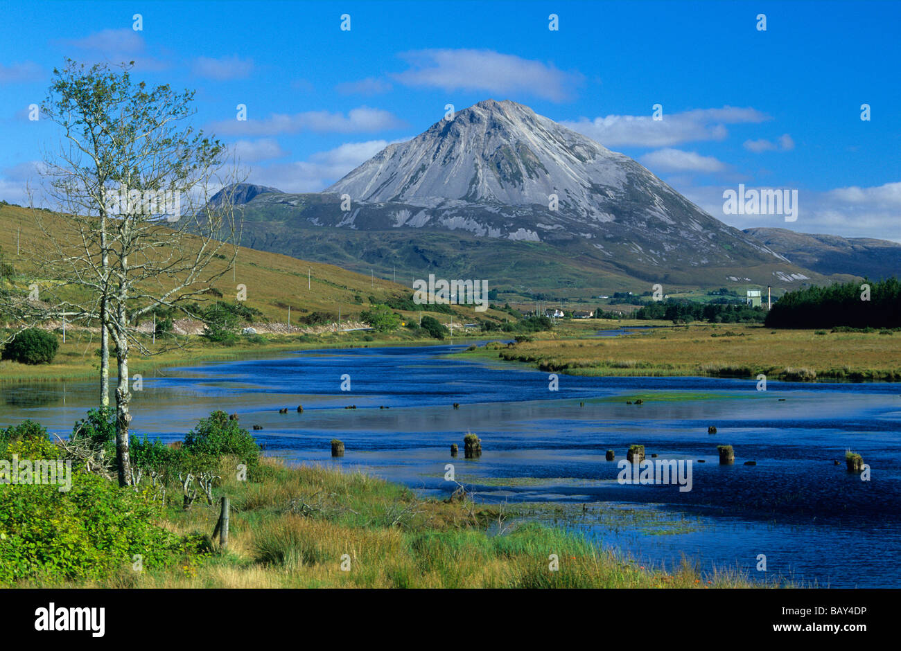 Paesaggio di montagna, Mount Errigal, la vetta più alta dei monti Derryveagh, Gweedore, County Donegal, Irlanda, Europa Foto Stock