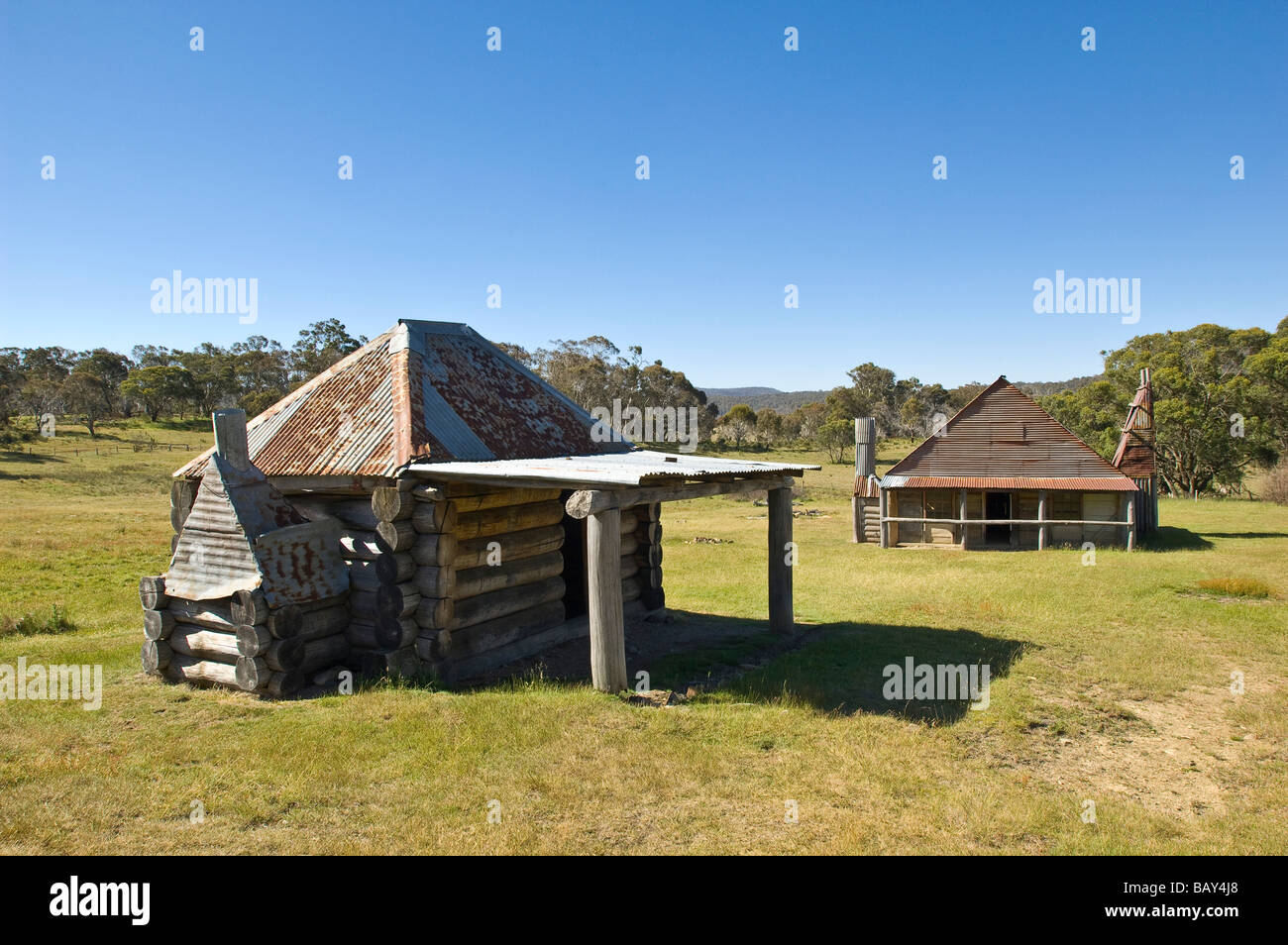 Caalemine Homestead montagne innevate Kosciuszko Parco Nazionale del Nuovo Galles del Sud Australia Foto Stock