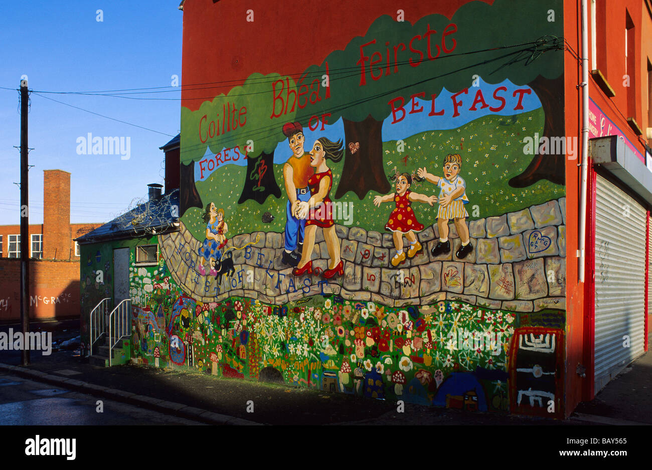Murales sulla parete di una casa di belfast, county antrim, ulster ... Murales parete casa