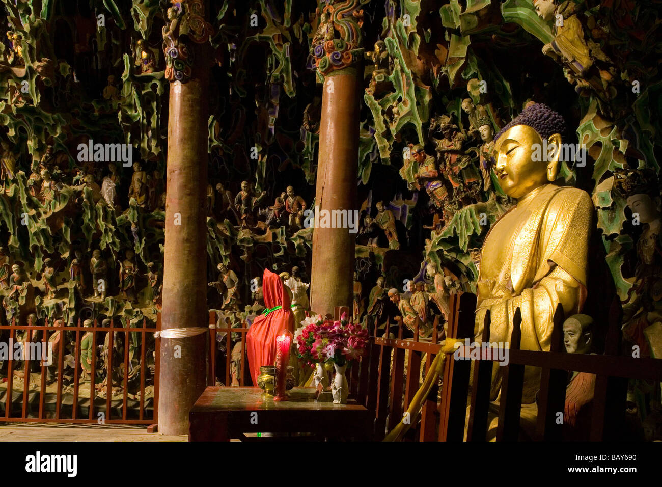 Grand Hall, Manjushri Tempio con la statua di Buddha, 500 Arhats, monte Wutai, Wutai Shan, cinque Terrazza montagna, centro buddista, Foto Stock