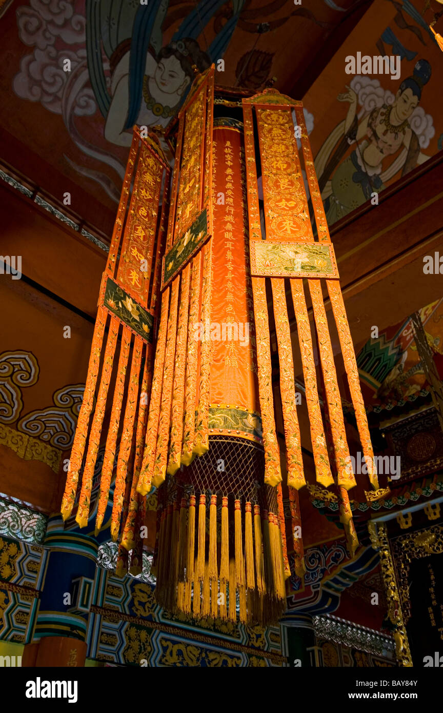La decorazione del soffitto all'interno della Hall del grande eroe al Monastero Po Lin. L'Isola di Lantau, Hong Kong Foto Stock