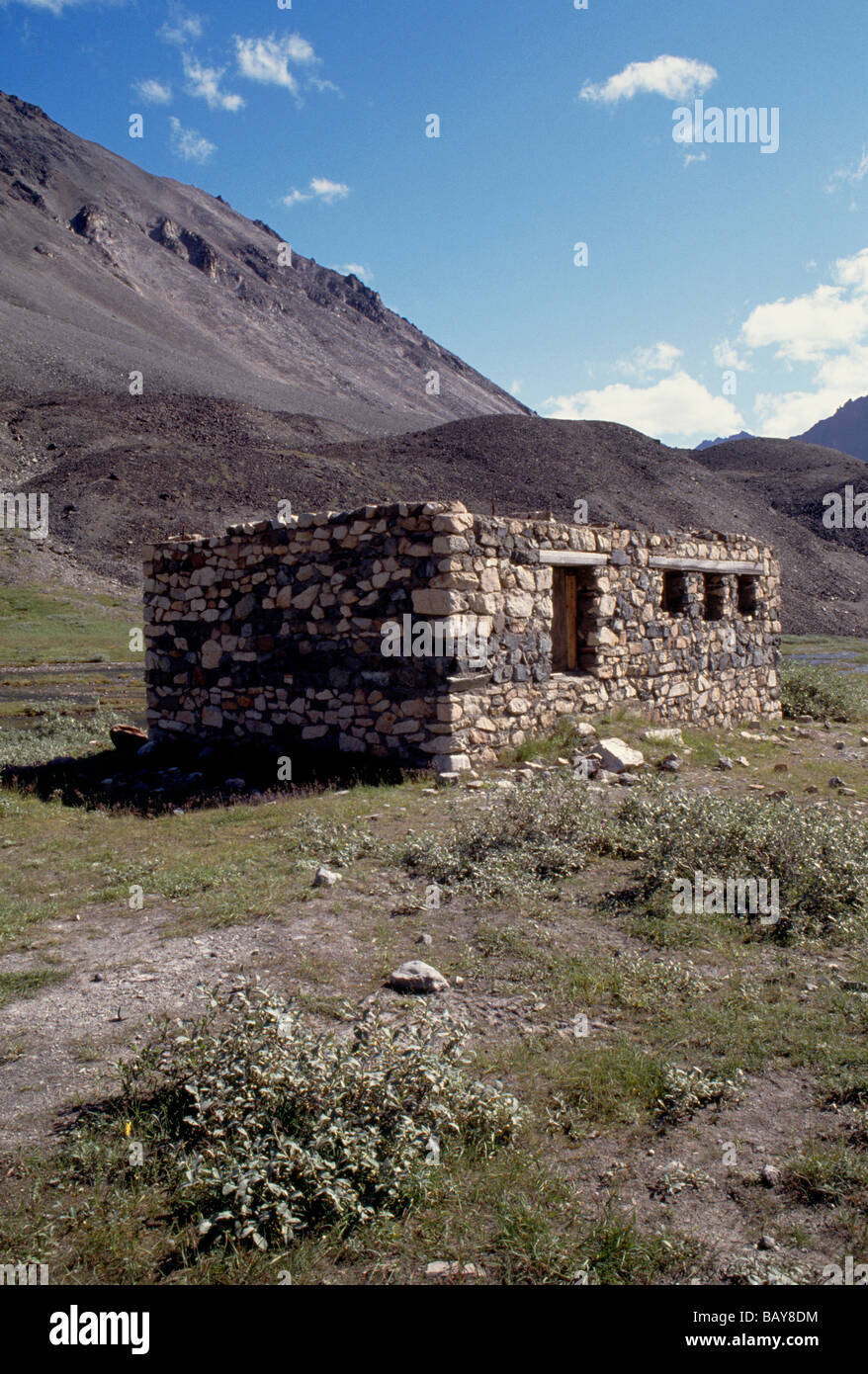 Rovine di ufficiali quarti IN UN GULAG labour camp vicino AMGUEMA CHUKCHI PENNINSULA MAGADAN REGIONE EX URSS Foto Stock