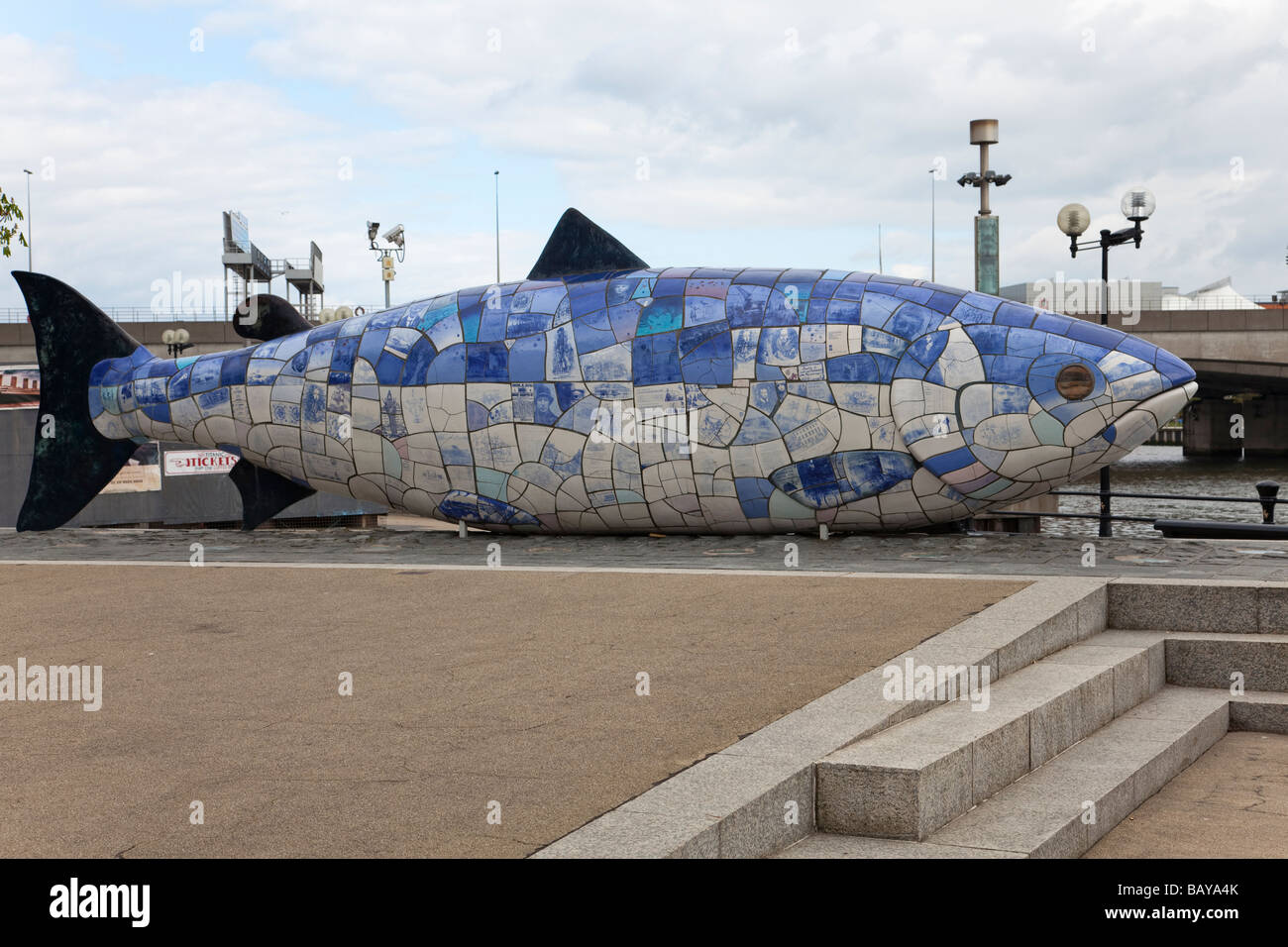 Bigfish a Donegall Quay, fiume Lagan, Belfast Foto Stock