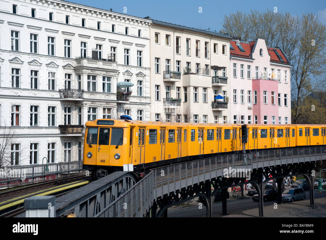 Sezione in alzata di Berlino Stazione ferroviaria S-Bahn a Kreuzberg Berlino Foto Stock