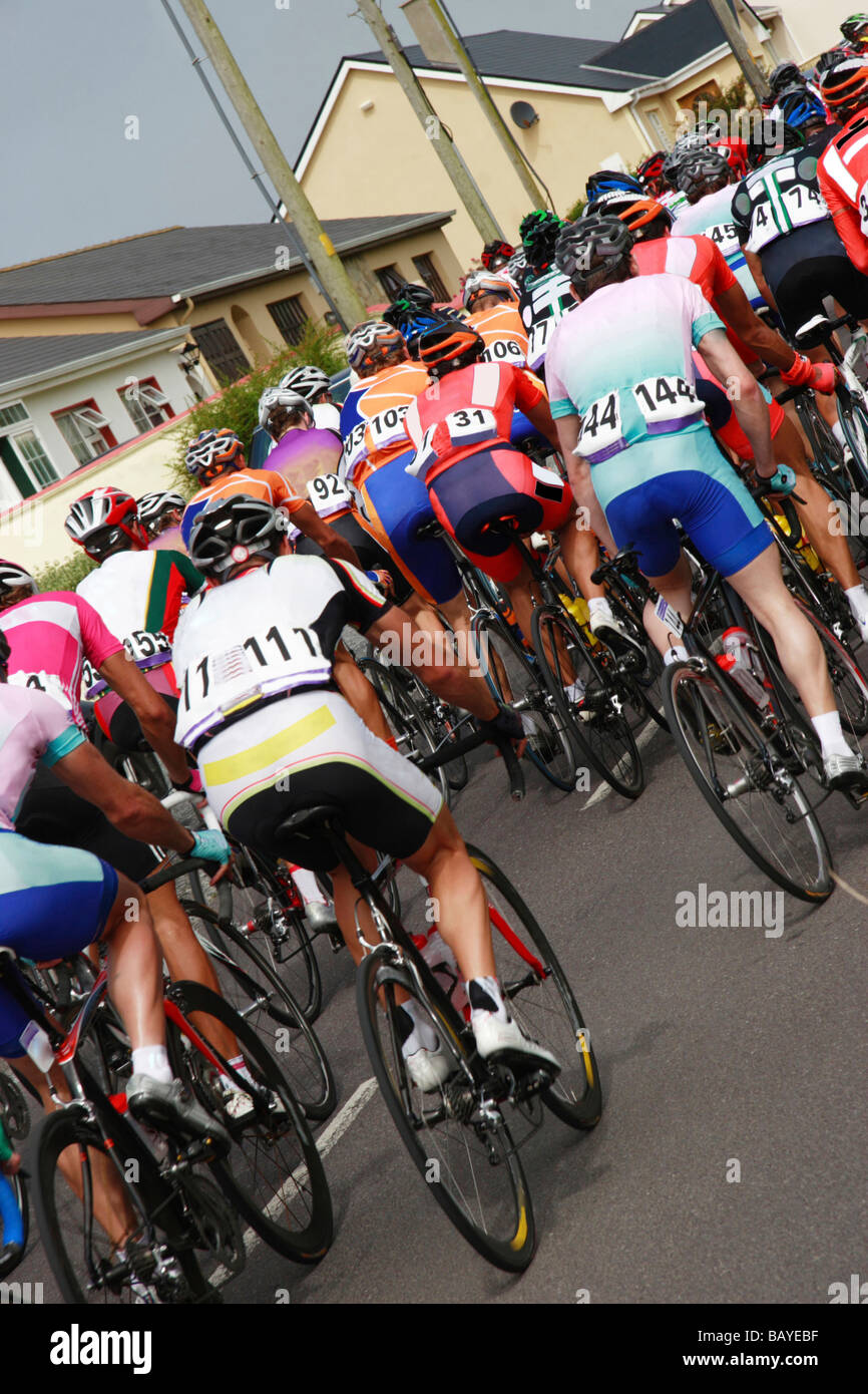 Una gara ciclistica scalata di un big hill Foto Stock
