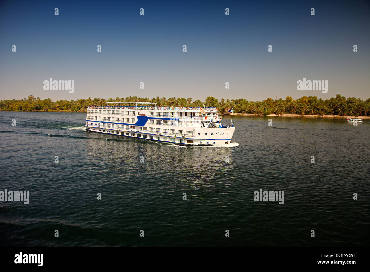 Crociera sul Nilo barca sul fiume Nilo, vicino a Luxor, Egitto Foto Stock