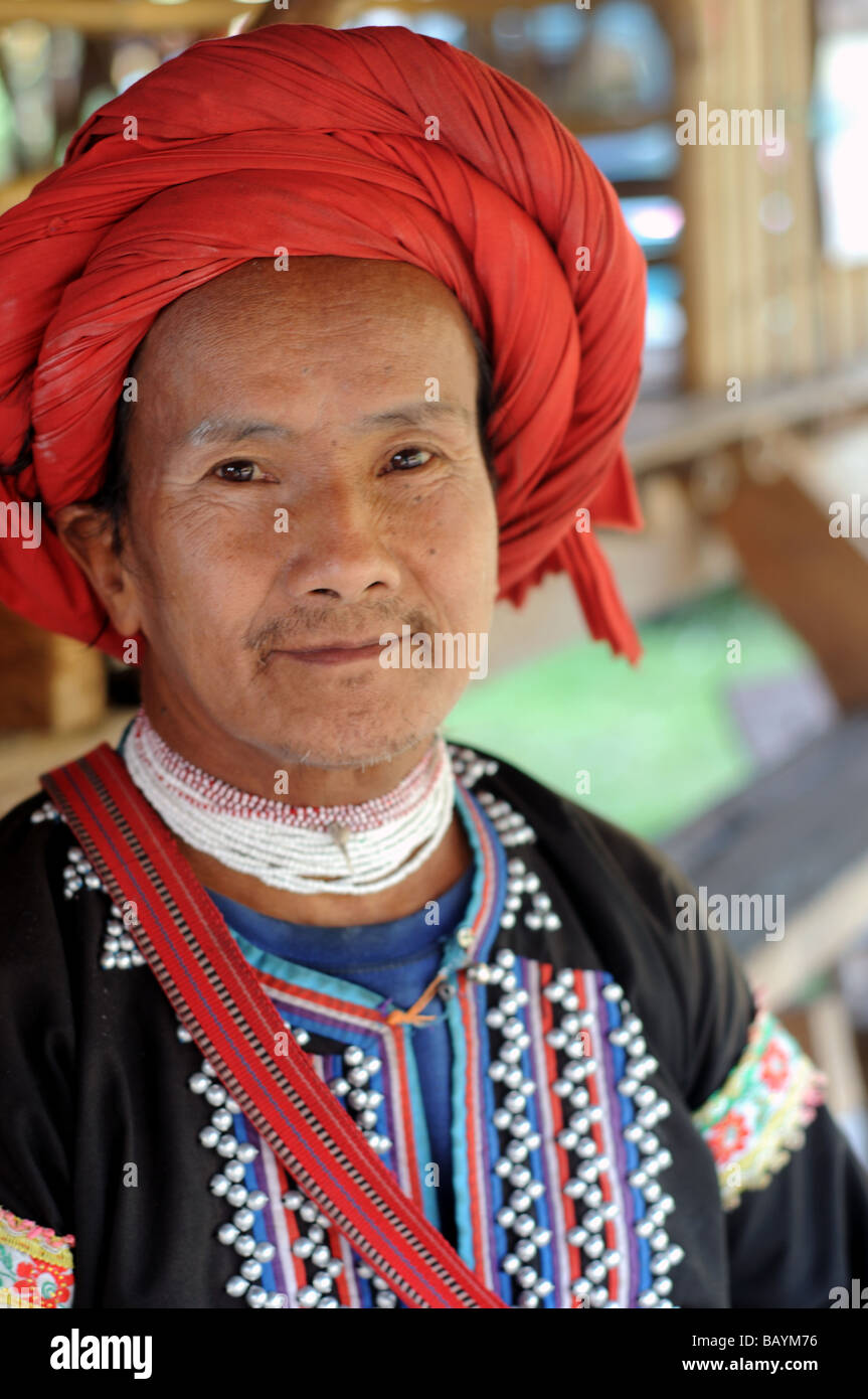 Lahu maeram uomo villaggio tribale vicino a Chiangmai thailandia Foto Stock
