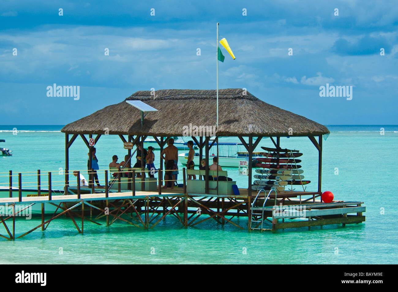 Sci d'acqua e lo scuba diving center ant Sugar Beach Resort Costa di Mauritius Foto Stock