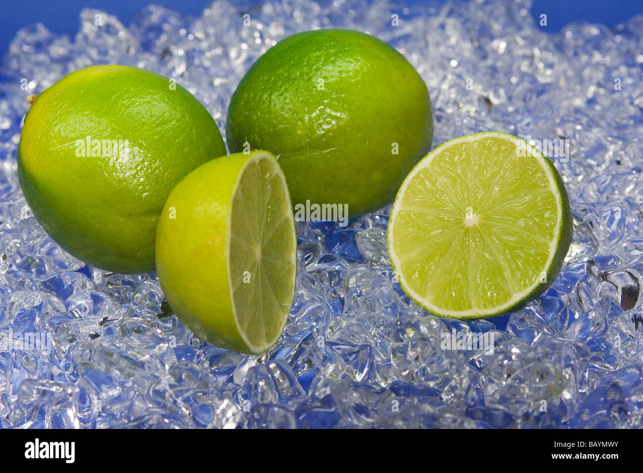 Limone fresco su ghiaccio Foto Stock