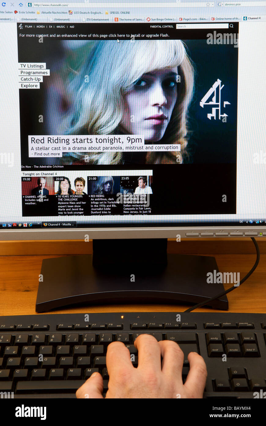 Home computer che visualizza il canale 4's homepage Foto Stock