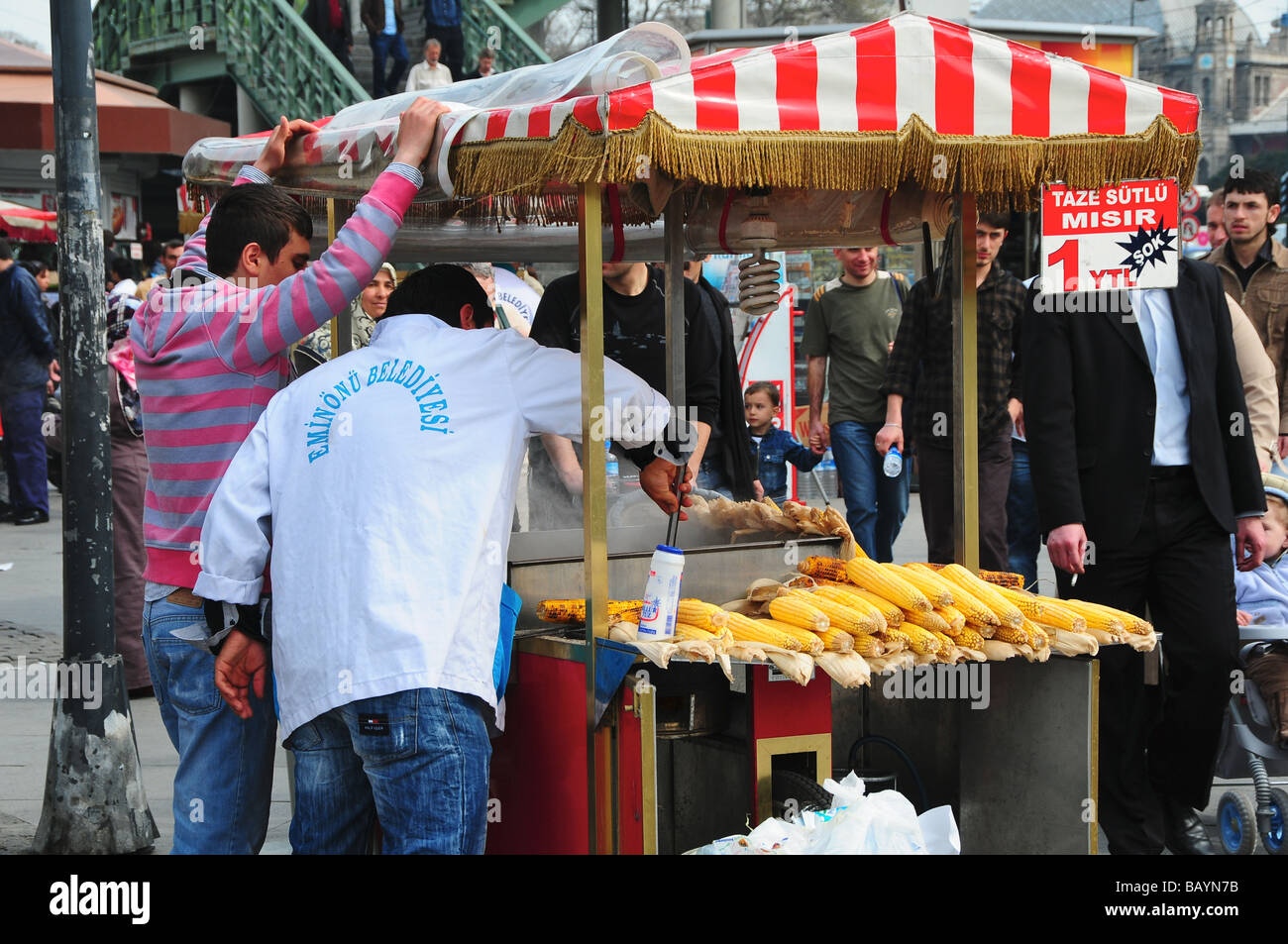 Pressione di stallo di cibo, Eminonu, Istanbul, Turchia Foto Stock