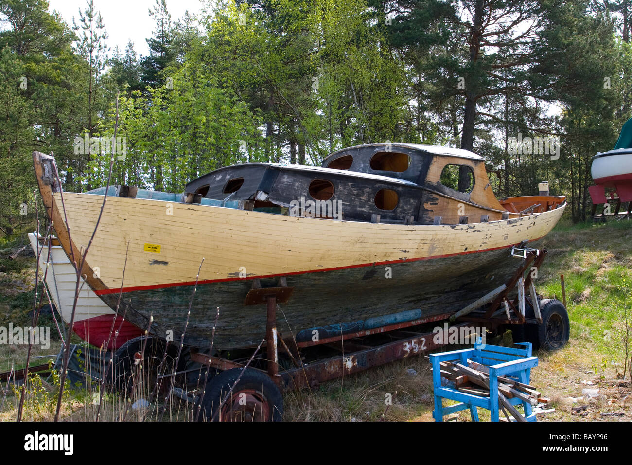 Barca che hanno bisogno di lavori di rinnovo Foto Stock
