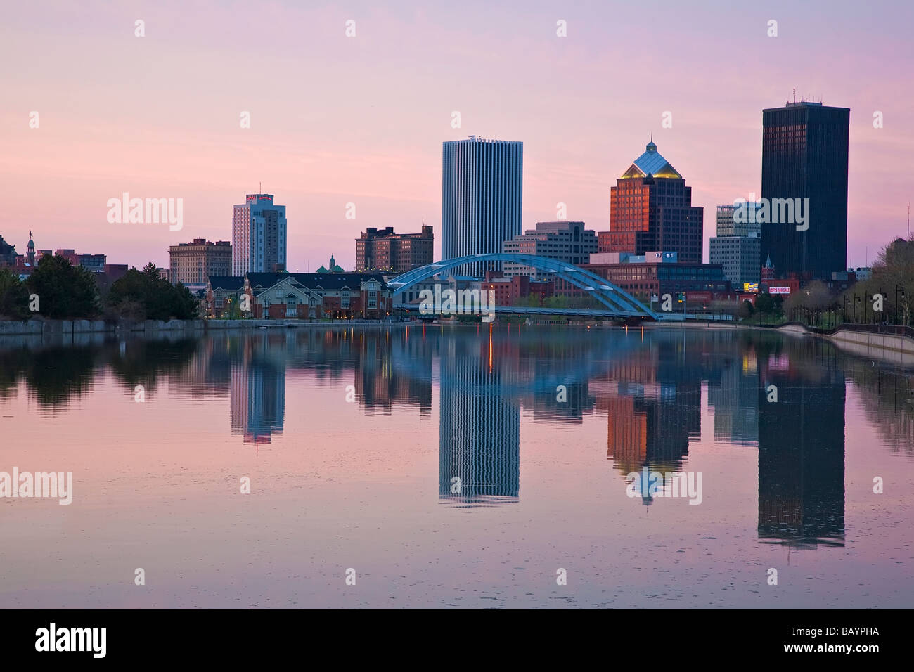 Fiume Genesee e sullo skyline di Rochester New York Foto Stock