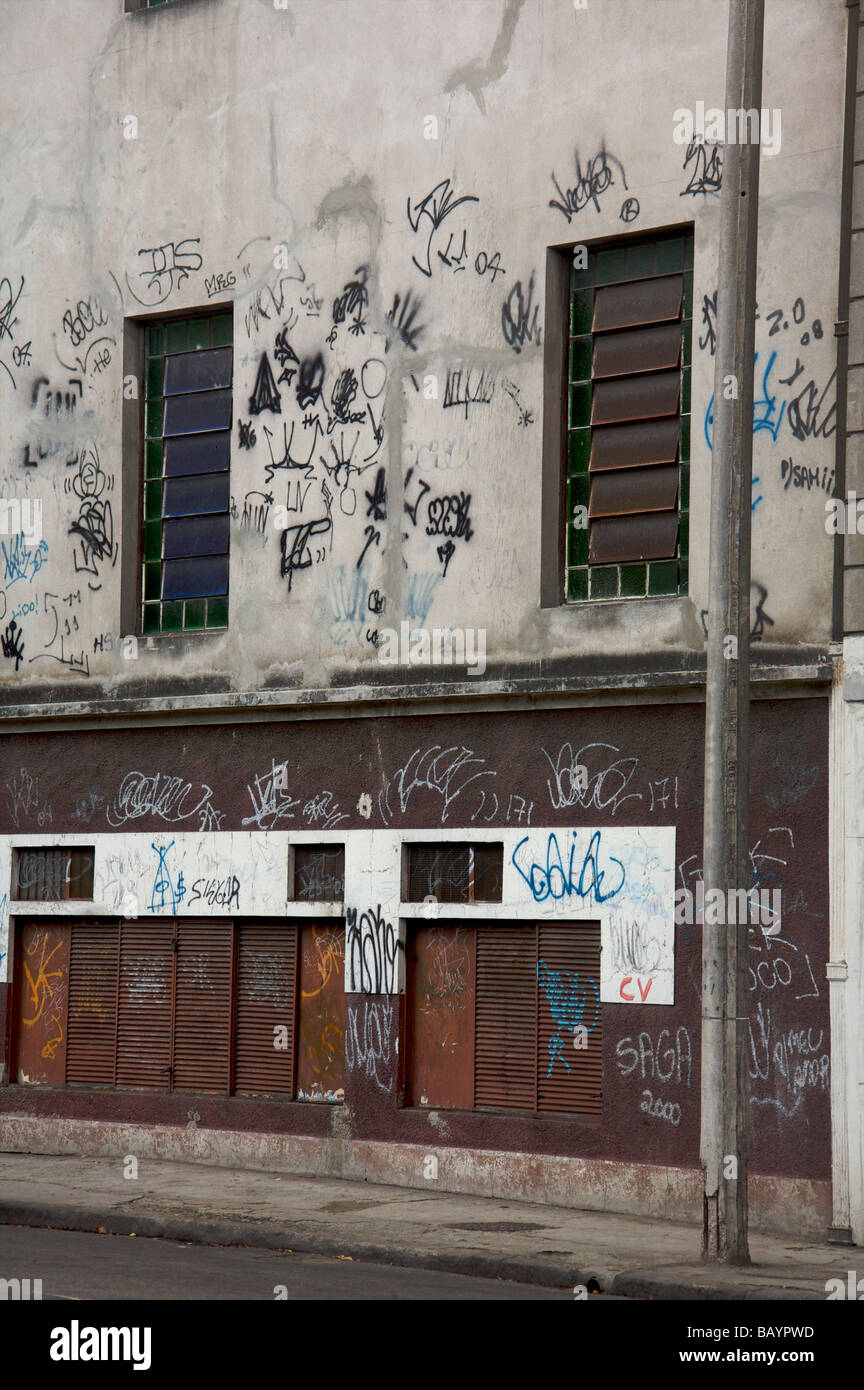 Graffiti in una parte abbandonate di Rio de Janeiro in Brasile Foto Stock